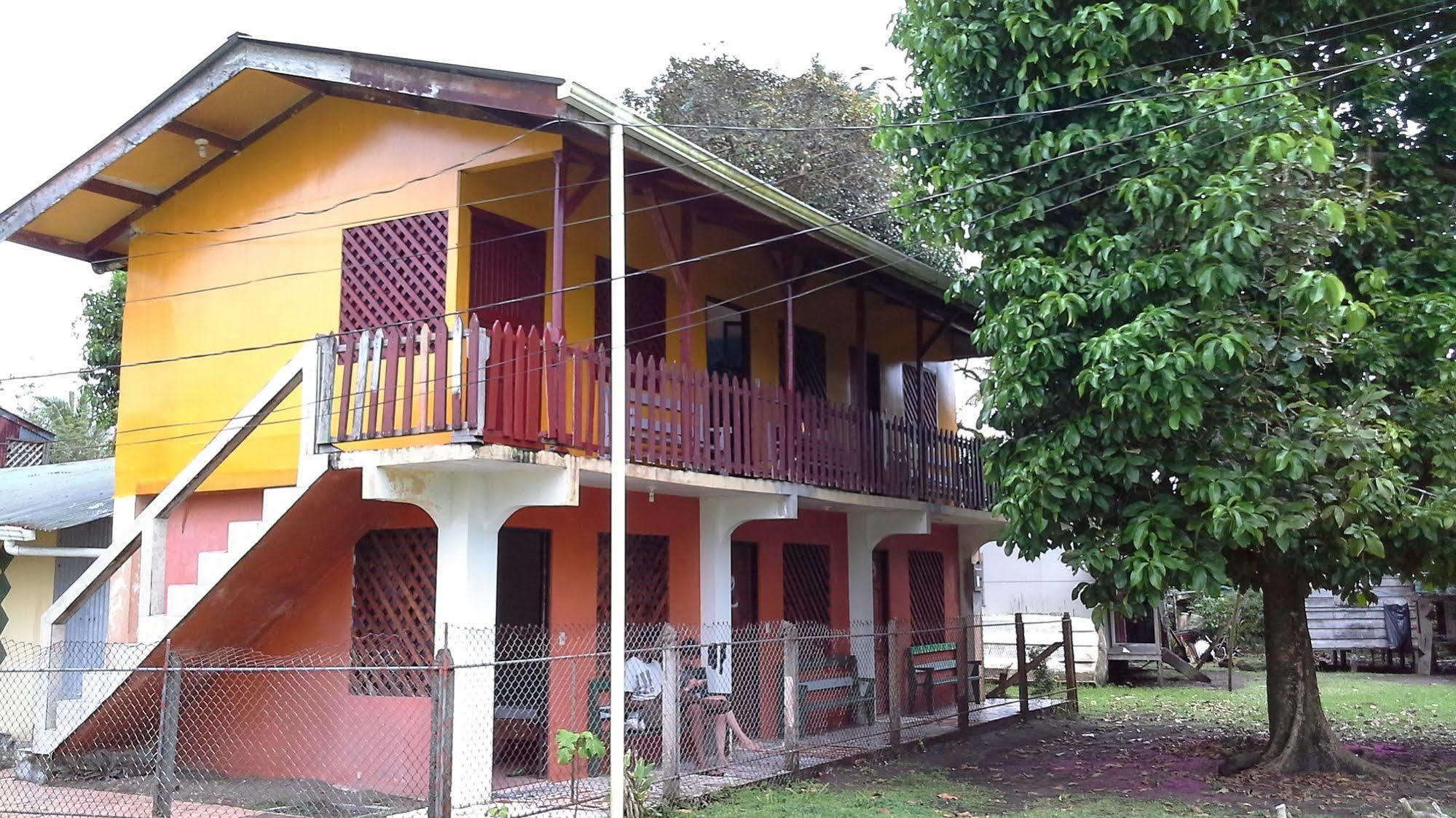 Cabinas Miss Miriam 1 Tortuguero Ngoại thất bức ảnh